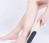 Best Foot Filer Pakistan – Woman Using Foot Filer at Home – BeautiVox Pakistan